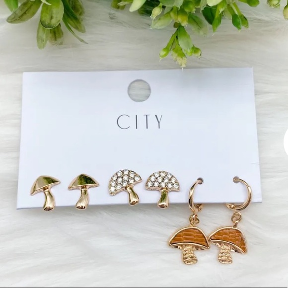 Boho Mushroom Stud & Huggie Hoop Earrings Set Gold Diamond Red / NWT - Picture 5 of 7